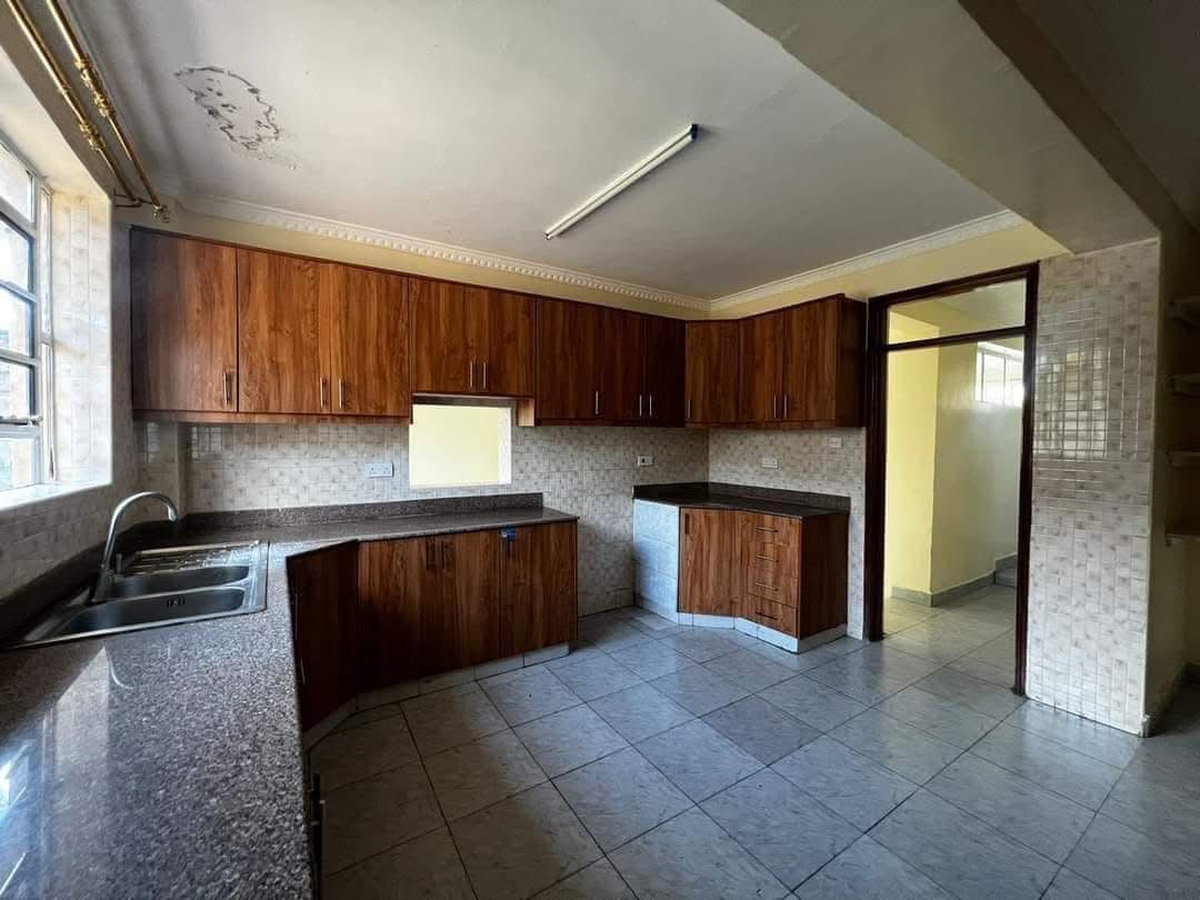 magnificent 4 bedroom house in Membley Estate