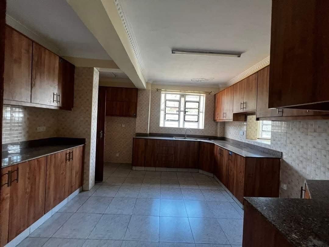 magnificent 4 bedroom house in Membley Estate