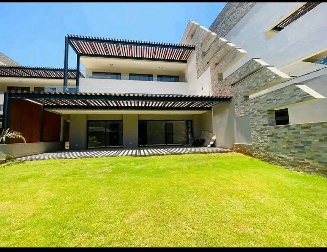 5 Bedroom Villa
