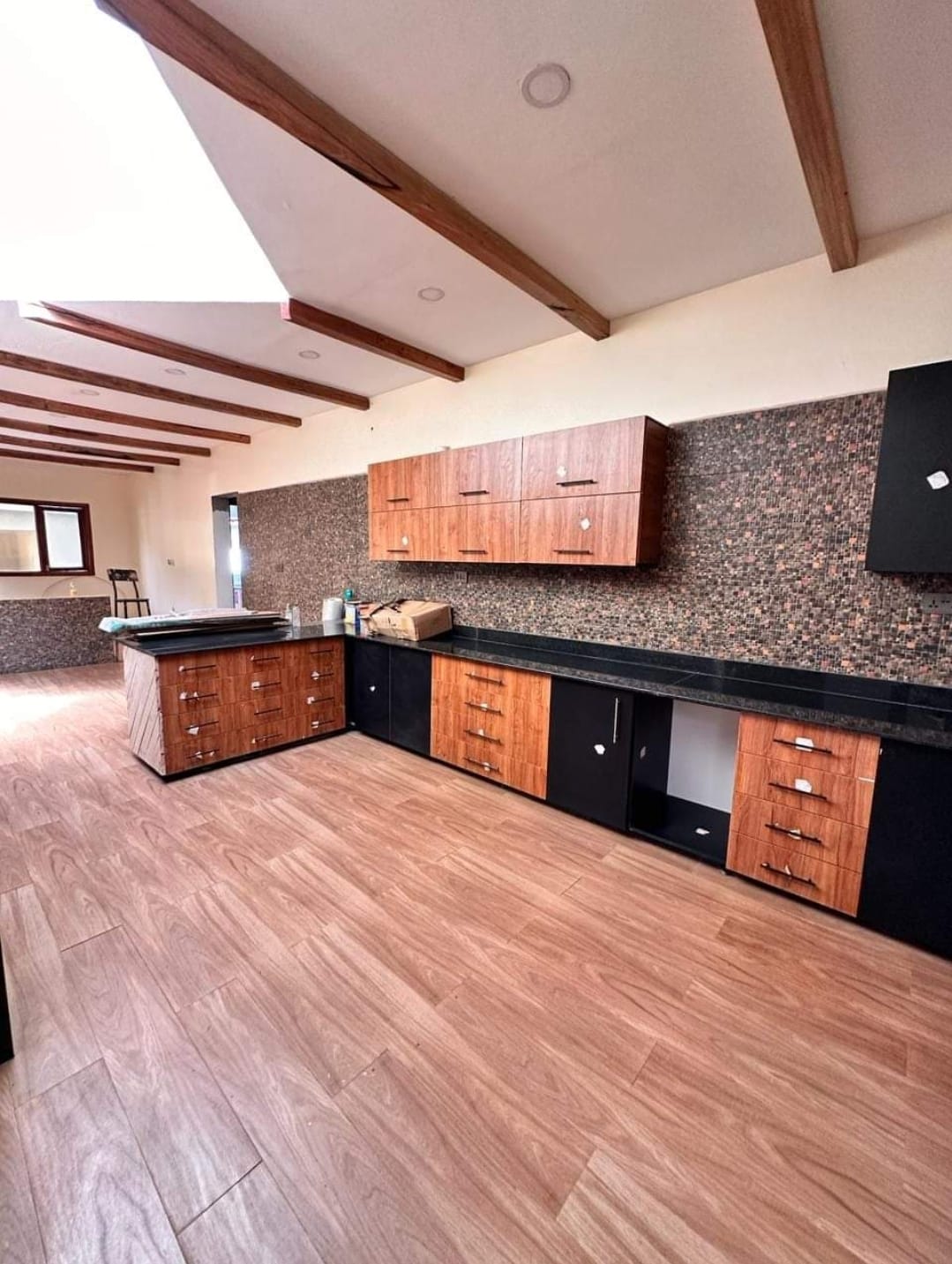 6 Bedroom House in Ridgeways