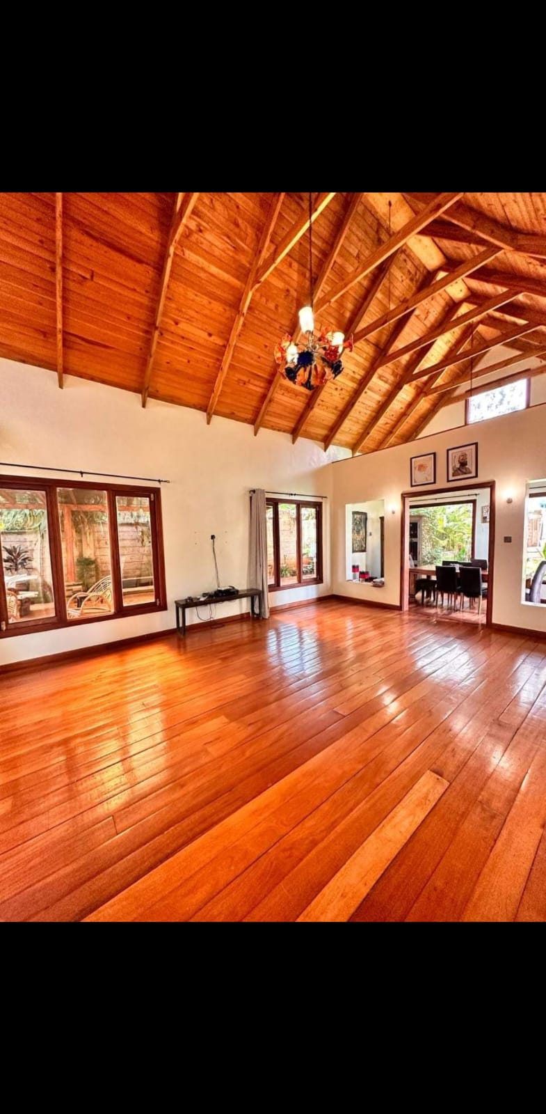 6 Bedroom House in Ridgeways
