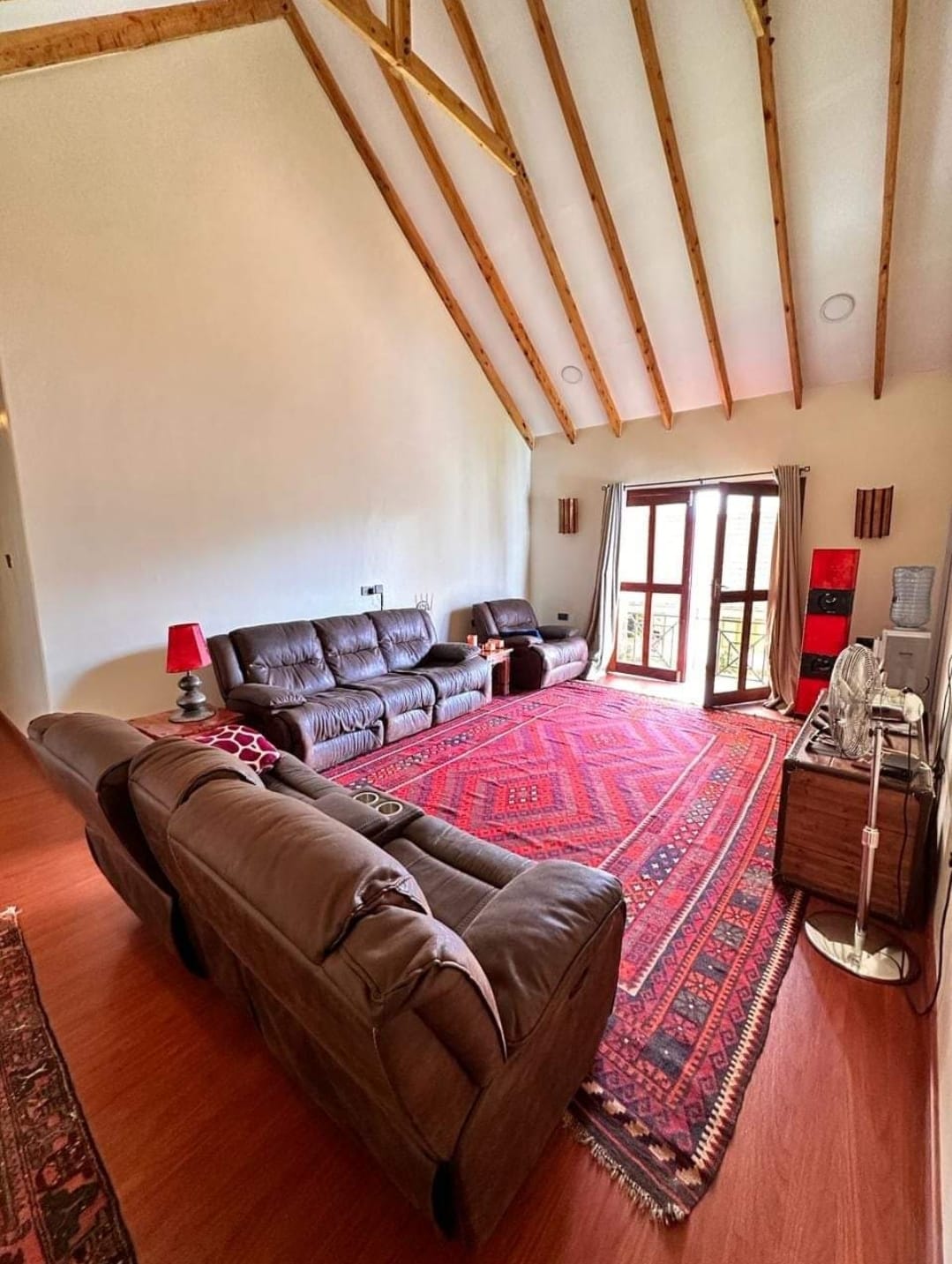 6 Bedroom House in Ridgeways