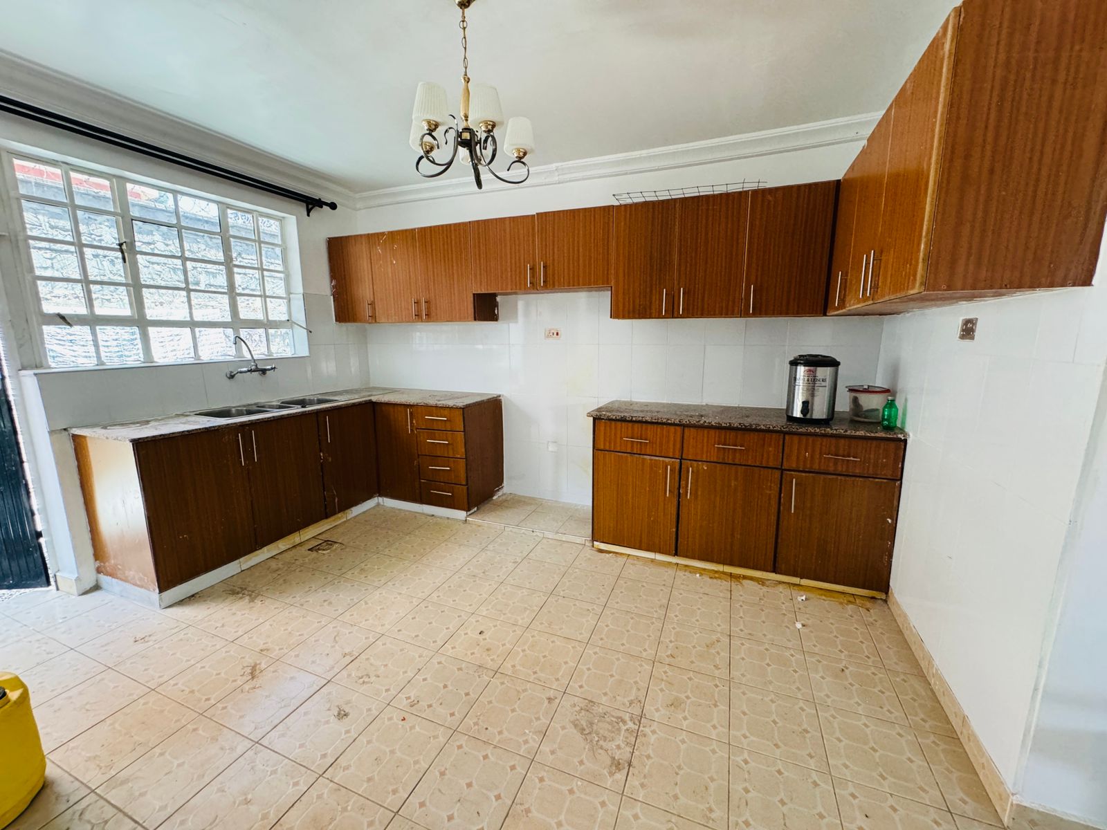 4 Bedroom Villa  For Rent in Membley