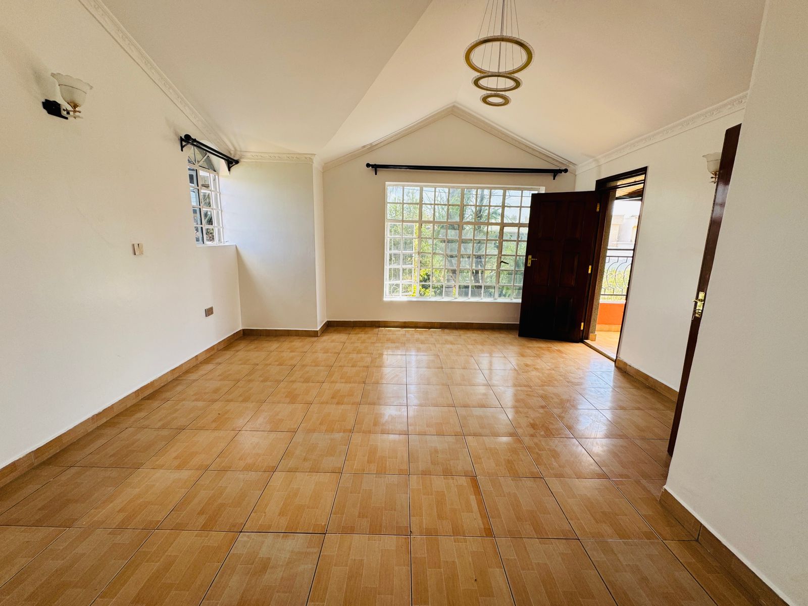 4 Bedroom Villa  For Rent in Membley